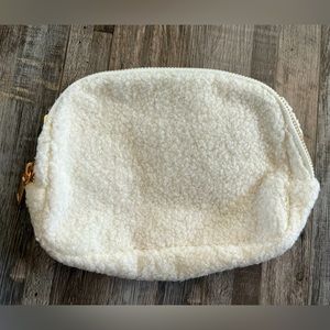 Sherpa Belt bag similar to Lululemon